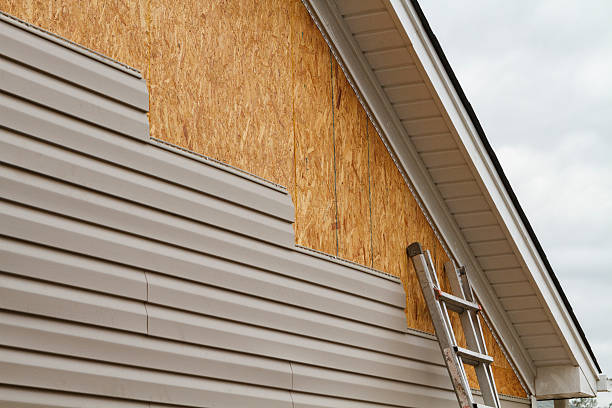 Professional Wood Siding technician working in Hermitage, PA